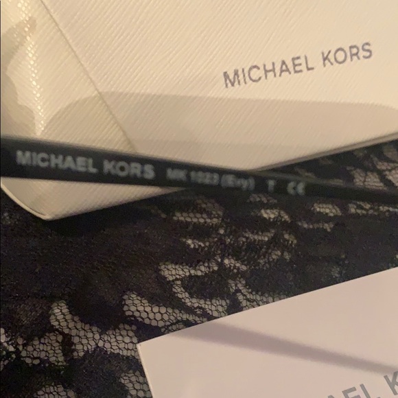 😎Michael Kors Sunglases 🕶😎 - Picture 6 of 8